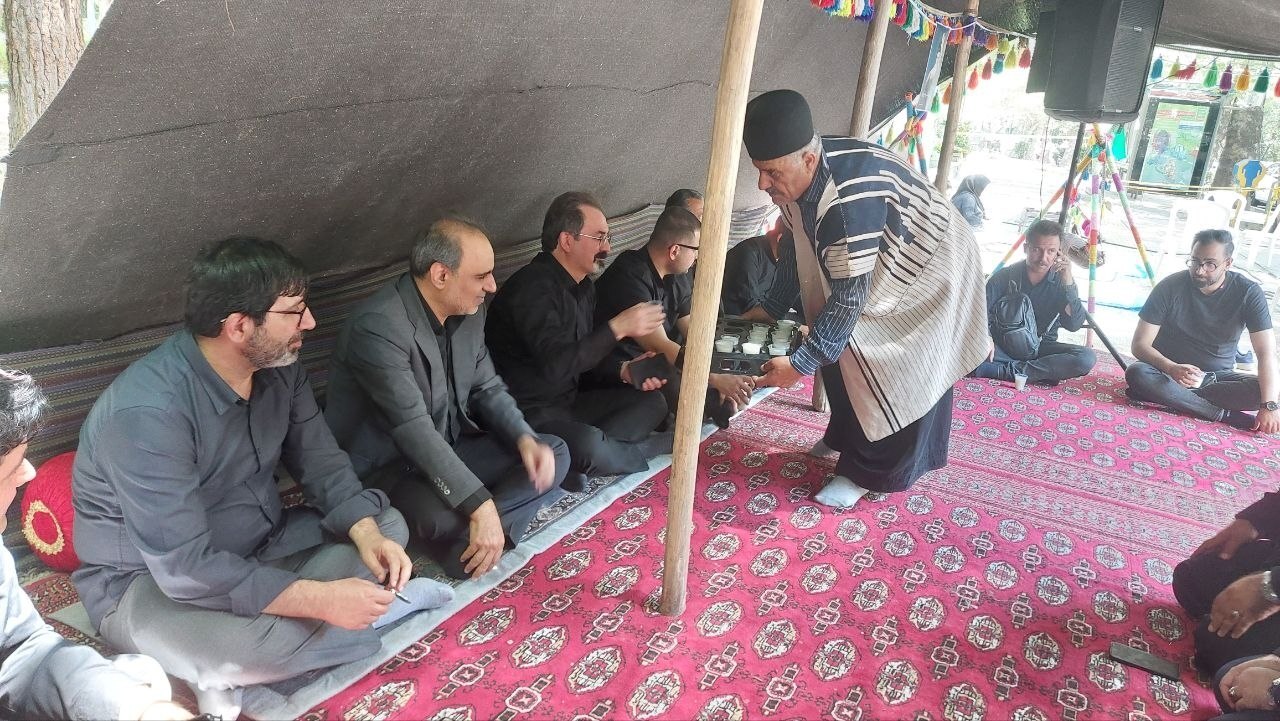 حضور مدیرعامل گروه سرمایهگذاری صندوق بازنشستگی کشوری، به همراه مدیرعامل و رئیس هیات مدیره شرکت فولاد اکسین خوزستان در موکب شهدای زاگرس حضور مدیرعامل گروه سرمایهگذاری صندوق بازنشستگی کشوری، به همراه مدیرعامل و رئیس هیات مدیره شرکت فولاد اکسین خوزستان در موکب شهدای زاگرس