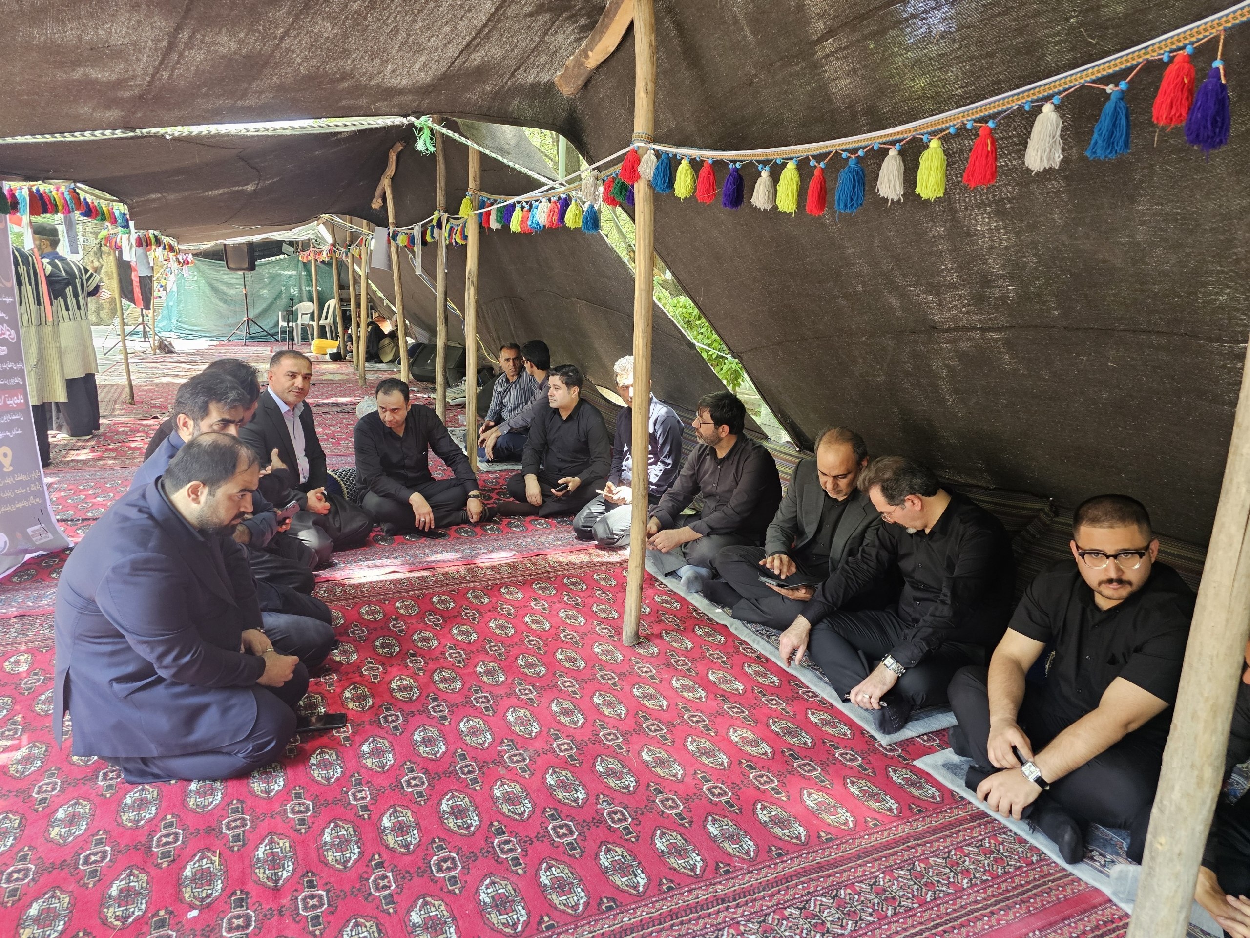 حضور مدیرعامل گروه سرمایهگذاری صندوق بازنشستگی کشوری، به همراه مدیرعامل و رئیس هیات مدیره شرکت فولاد اکسین خوزستان در موکب شهدای زاگرس حضور مدیرعامل گروه سرمایهگذاری صندوق بازنشستگی کشوری، به همراه مدیرعامل و رئیس هیات مدیره شرکت فولاد اکسین خوزستان در موکب شهدای زاگرس