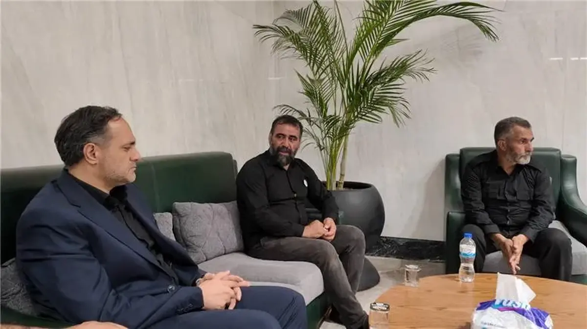 دیدار سرپرست بانک توسعه صادرات ایران با خانواده شهید علی خان‌بیگی