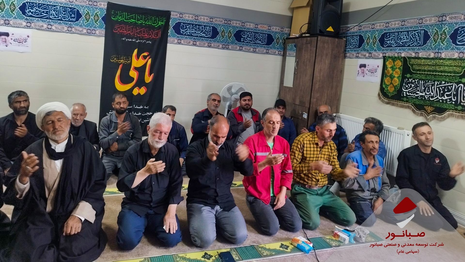 طنین یاد و نام «رهبر شهید» در مجتمع شهرک صبانور با حضور پدر سردار شهید وحید فاطمینژاد طنین یاد و نام «رهبر شهید» در مجتمع شهرک صبانور با حضور پدر سردار شهید وحید فاطمینژاد
