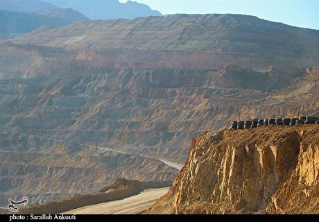 جنوب استان کرمان در آستانه تبدیل شدن به قطب تیتانیوم و طلای کشور است