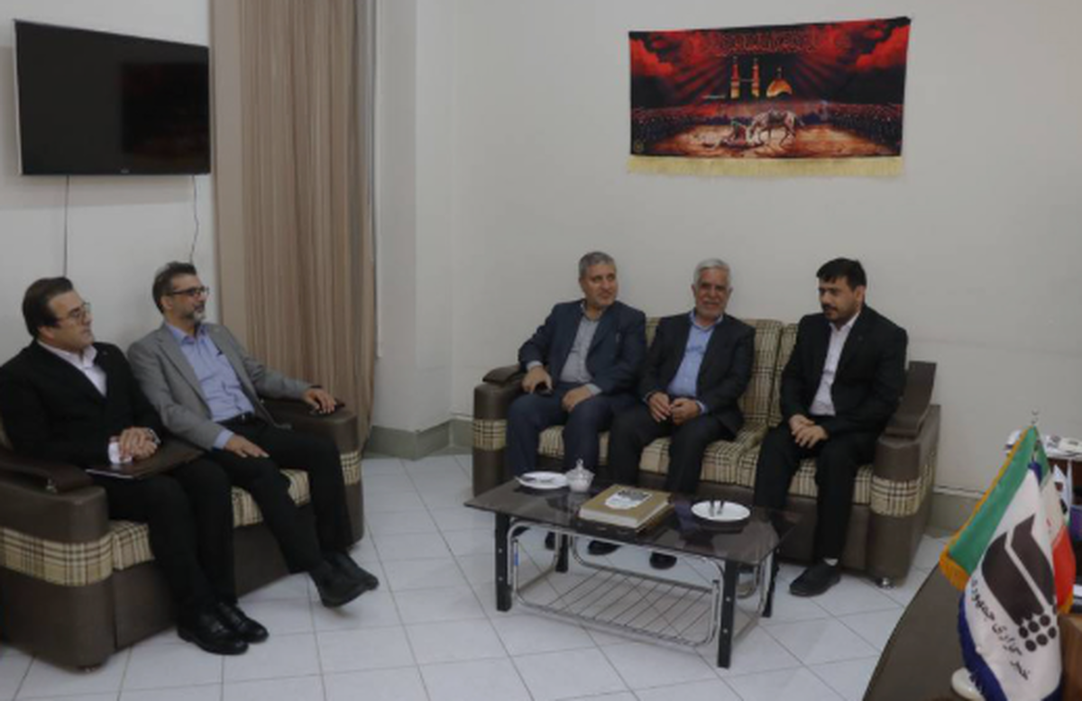 رئیس سازمان زمین‌شناسی و اکتشافات معدنی کشور در خبرگزاری جمهوری اسلامی (ایرنا) استان فارس حضور یافت
