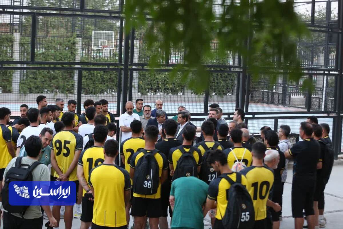 بازدید مدیرعامل گروه فولاد مبارکه از تمرین تیم فوتبال سپاهان