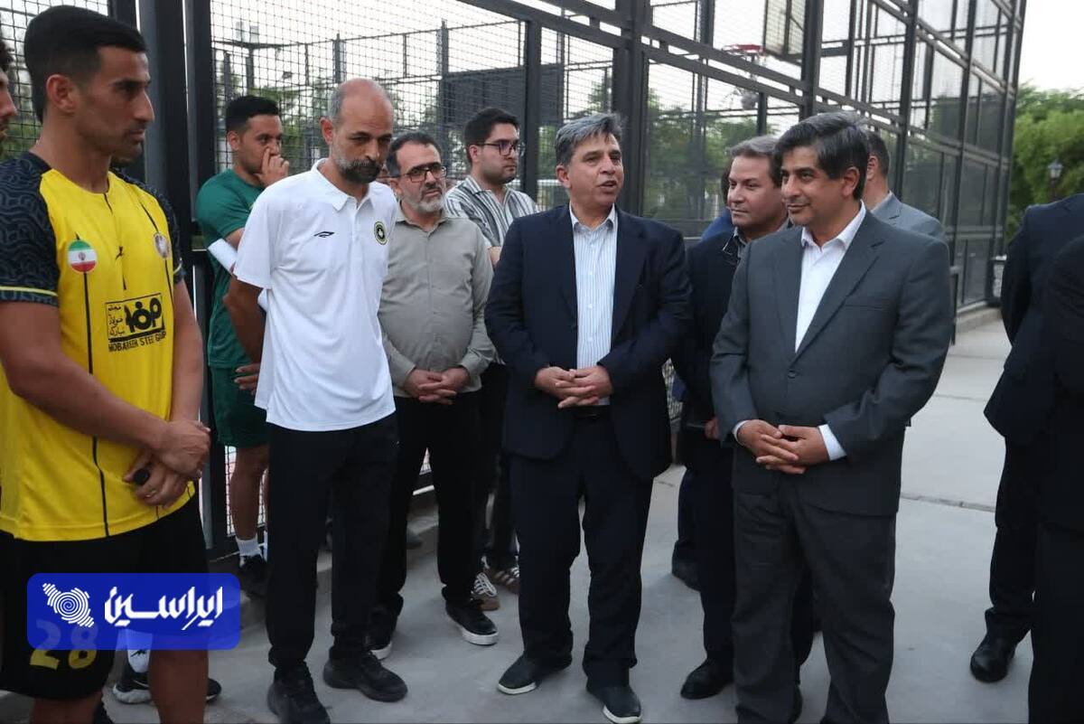 بازدید مدیرعامل گروه فولاد مبارکه از تمرین تیم فوتبال سپاهان